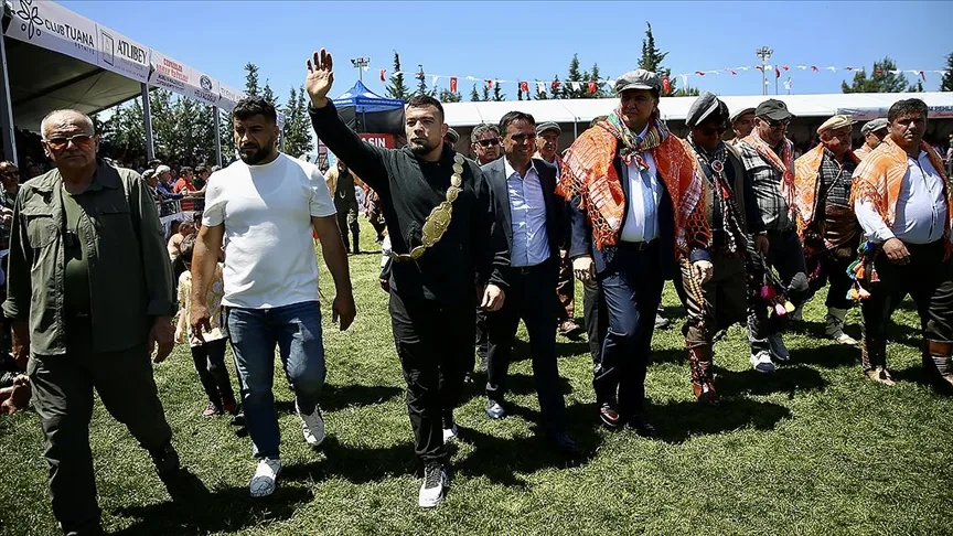 3. Mustafa Kiremitli Yağlı Güreşleri’nde başpehlivanlığı Feyzullah Aktürk kazandı