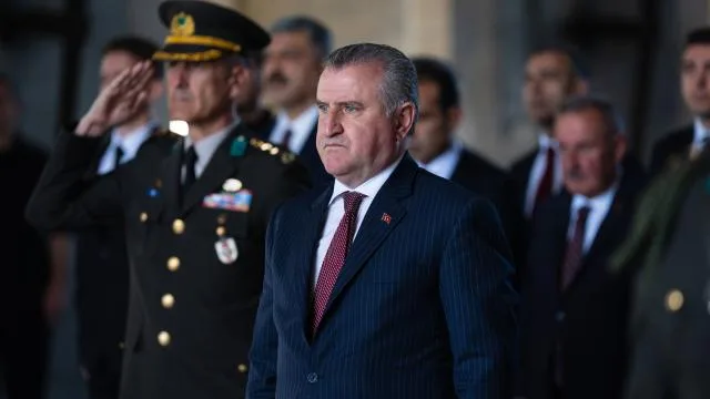 Gençlik ve Spor Bakanı Osman Aşkın Bak Anıtkabir’i ziyaret etti