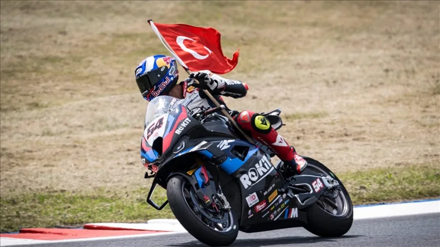 Milli motosikletçi Toprak Razgatlıoğlu, Çekya’da birinci oldu