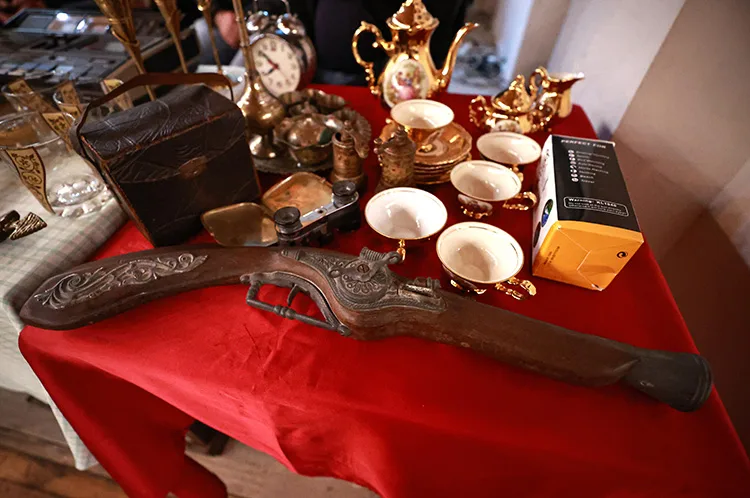 Mersin’in “antika müzayedesi”ne koleksiyonculardan yoğun ilgi