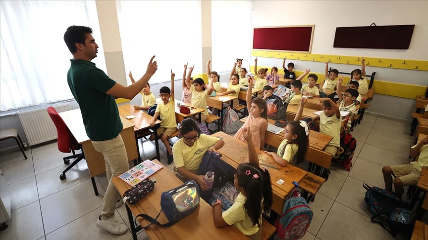 Öğretmenlerin isteğe bağlı yer değiştirme başvuru duyurusu yayımlandı