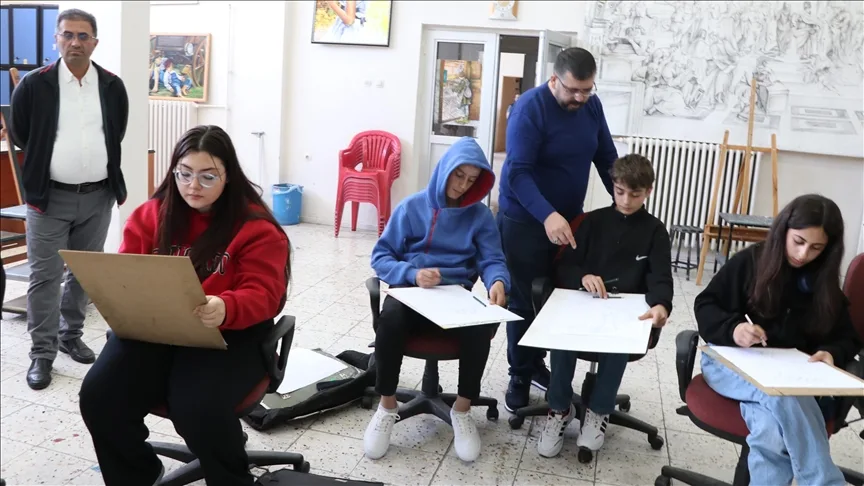 Erzurum’da gönüllü öğretmenler hafta sonunu aileleriyle değil öğrencilerle geçiriyor