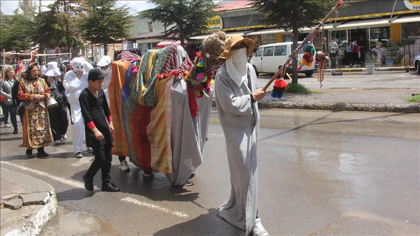 Sivas’ın Zara ilçesinde “saya gezmesi” geleneği 60 yıl sonra yeniden canlandırıldı