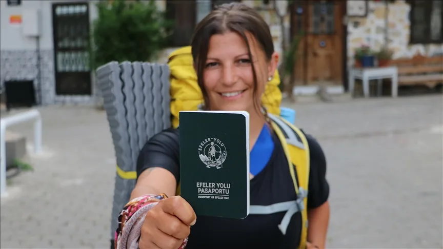 500 kilometrelik Efeler Yolu’nu yürüyerek pasaportuna “altın mührü” işletti