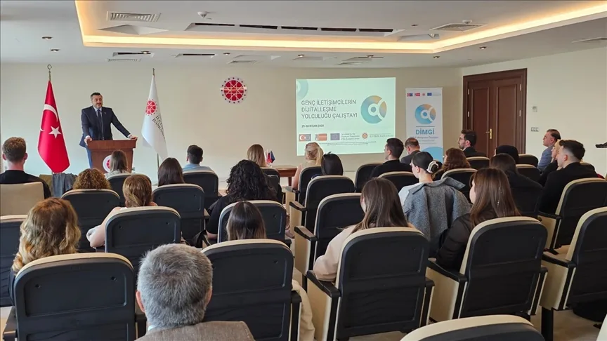 Genç iletişimciler, İzmir’deki “dijitalleşme yolculuğu” çalıştayında buluştu