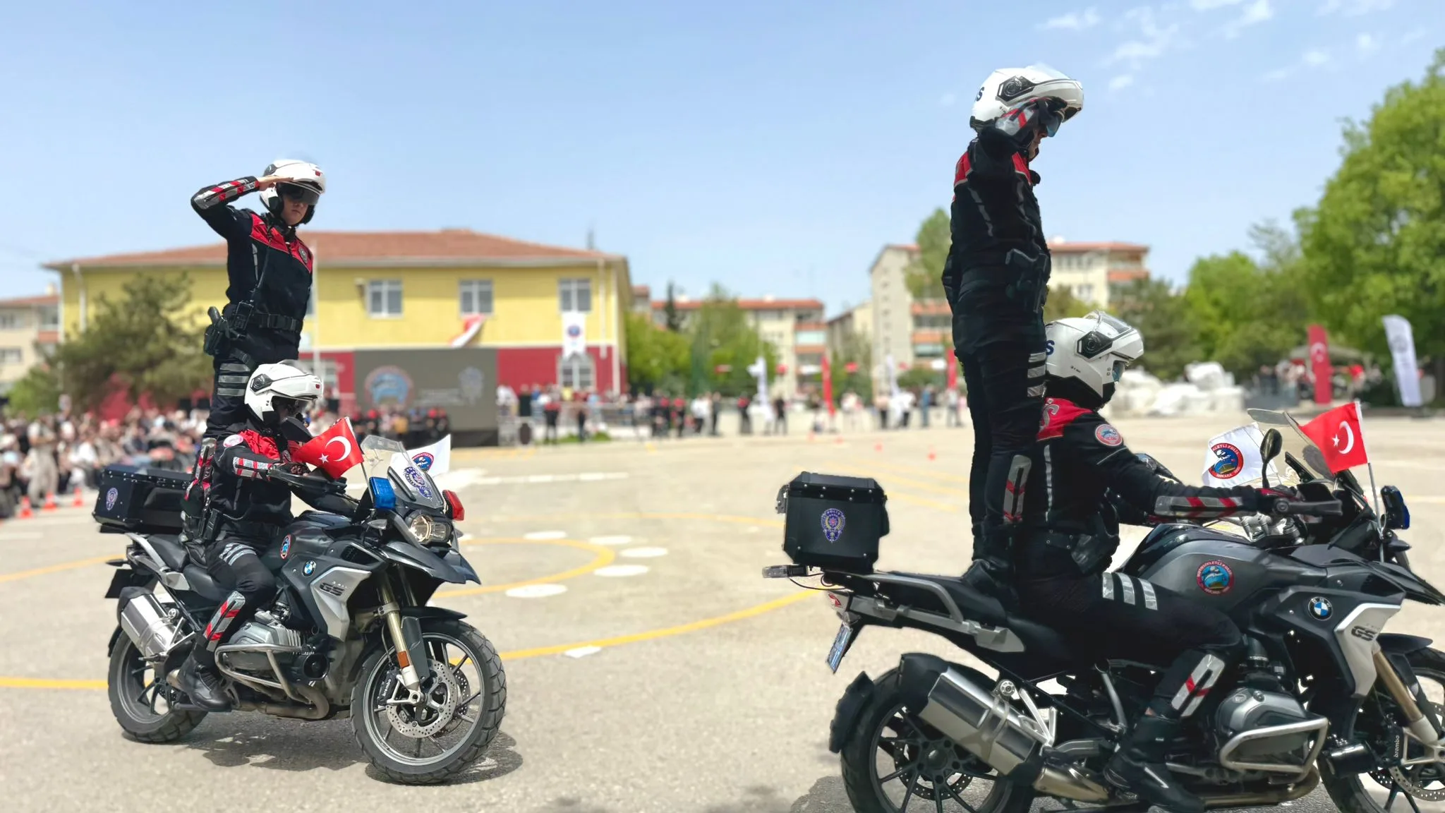 Ankara’da Motosikletli Polis Timleri Çocuklara Özel Gösteri Düzenledi