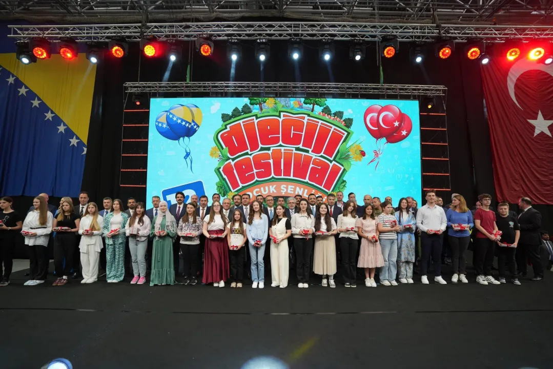 TÜRKSOY Sanatçıları Bosna Hersek’te 12. Çocuk Şenliği Kapsamında Binlerce Çocukla Buluştu