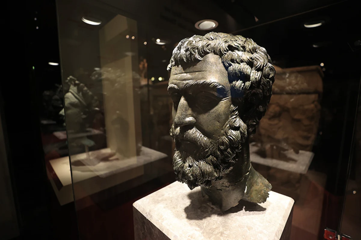 Septimius Severus’un heykel başı ve pişmiş toprak levhalar iade edildi