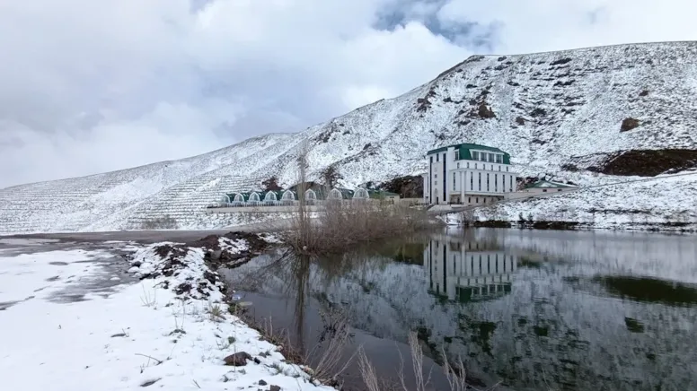 Mayısın ortasında lapa lapa kar yağdı