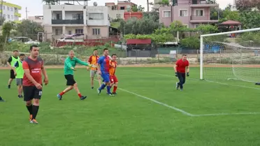 Karaisalı’da Protokol Üyeleri Futbol Maçı Yaptı