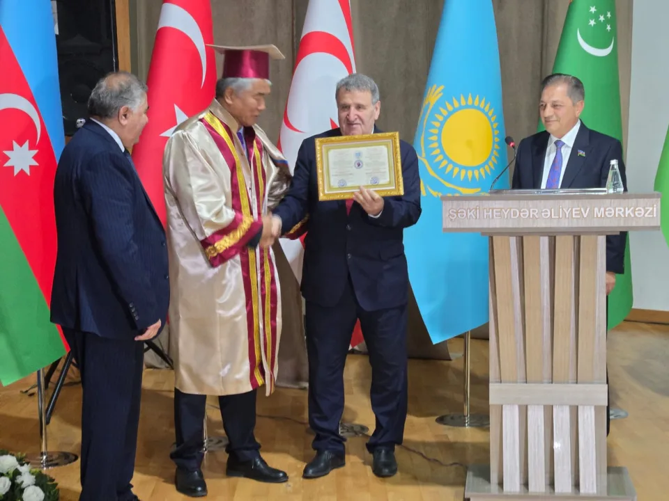 TÜRKSOY Genel Sekreteri Sultan Raev’e Fahri Profesörlük unvanı tevdi edildi
