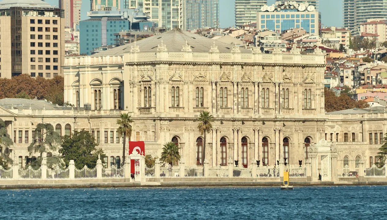 Osmanlı’nın İhtişamlı Sarayı: Dolmabahçe Sarayı