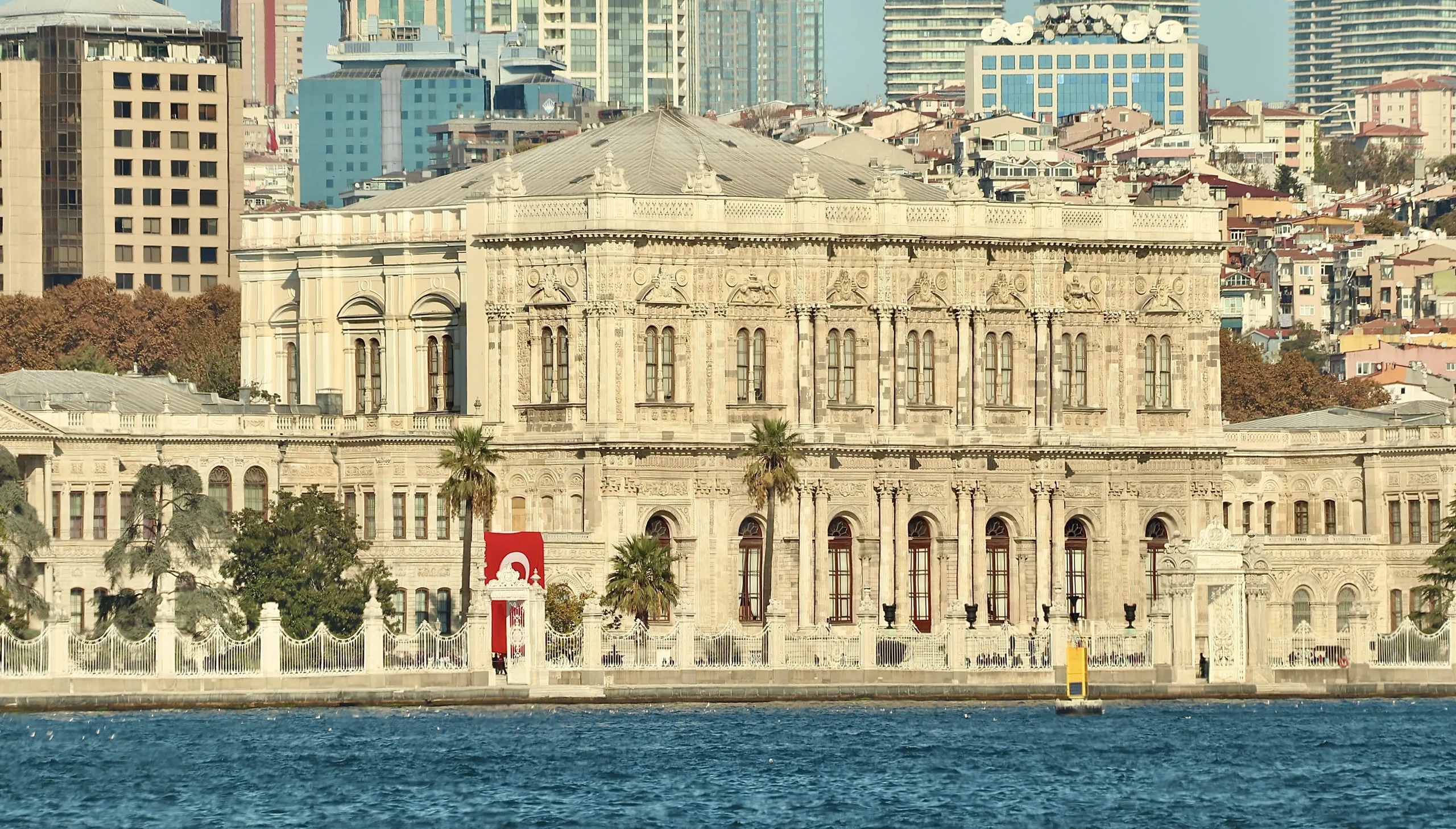 Osmanlı’nın İhtişamlı Sarayı: Dolmabahçe Sarayı