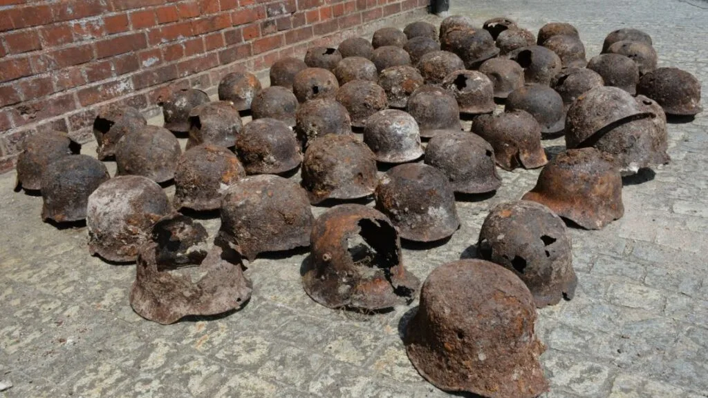 Wrocław Üniversitesi Yakınlarında 50 Kayıp Savaş Miğferi Bulundu