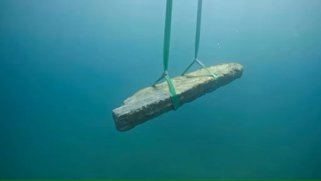 Misenum’da Su Altında Keşfedilen Antik Roma Dalgakıranı: Denizi Evcilleştirmek için Yeniden Kullanılan Heykeller ve Mimari