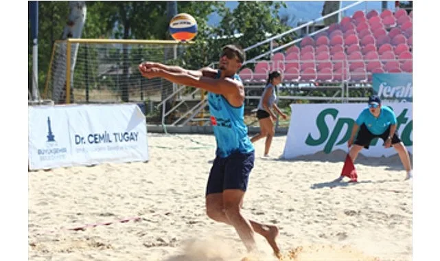 Plaj voleybolunun kalbi İzmir’de attı