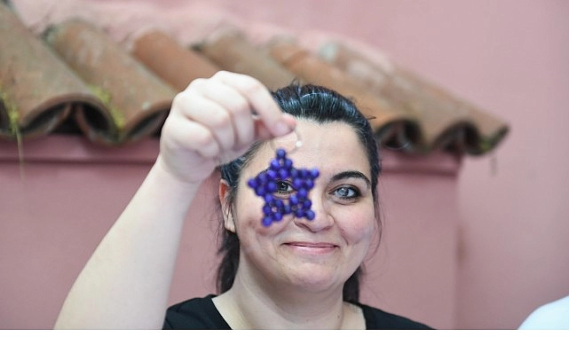 Osmangazili kadınlar hemcinsleri için hediye anahtarlık üretiyor
