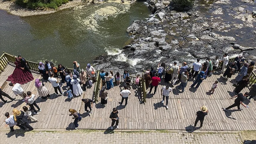 Binlerce kişi inci kefali göçünü izledi
