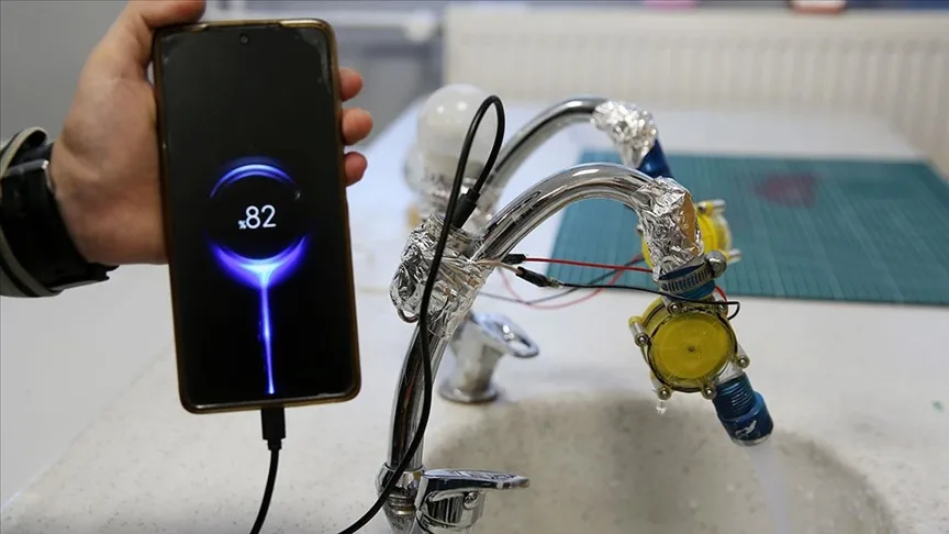 BİLSEM öğrencileri musluktan akan suyu elektriğe dönüştürdü