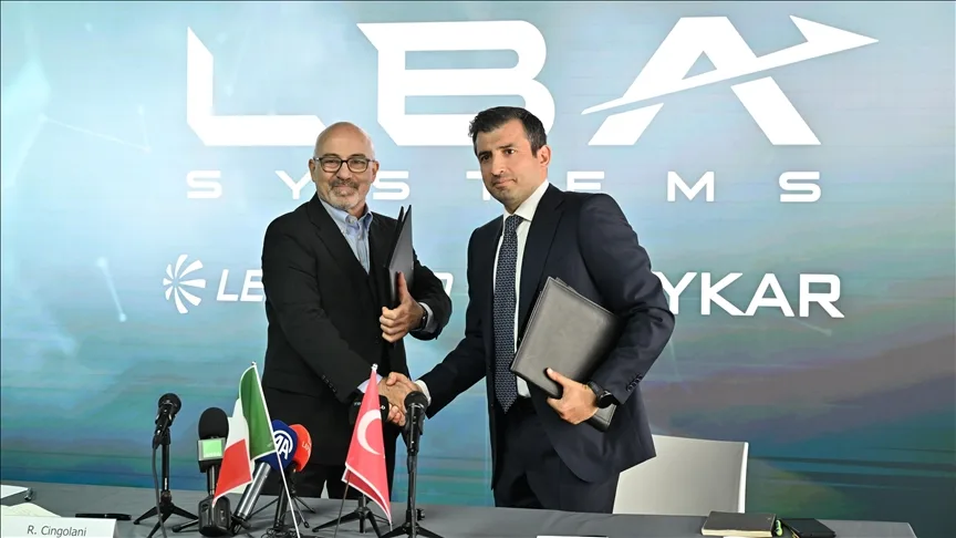 Baykar ve Leonardo arasındaki ortak girişimin imzaları Paris Havacılık Fuarı’nda atıldı