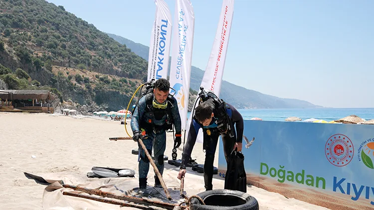 Fethiye’de deniz dibi ve kumsal temizliği yapıldı