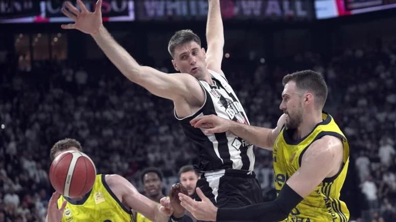 Beşiktaş Fenerbahçe karşısında seriyi 2-1’e getirdi