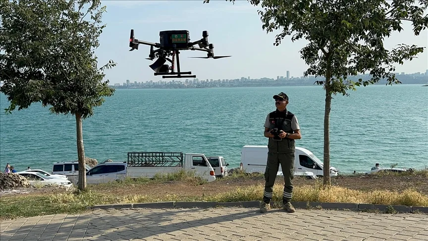 Adana’da piknikçiler orman yangınlarına karşı dronla uyarıldı