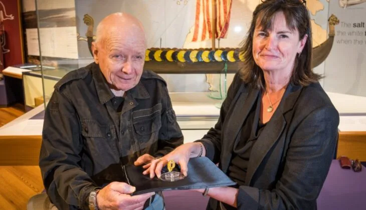 Viking Altın Hazinesi, Kıdemli Metal Dedektifi tarafından Man Adası’nda Ortaya Çıkarıldı