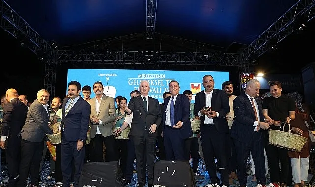 26. Merkezefendi Geleneksel Tıp Festivali Mesir Macunu Dağıtımı ve Uğur Işılak Konseriyle Başladı