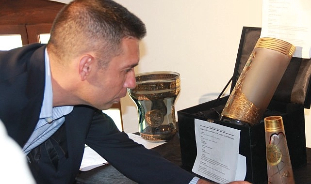 Seferihisarlı sanatçılardan Efes Selçuk’ta ”Cam’da Antik Ege” sergisi