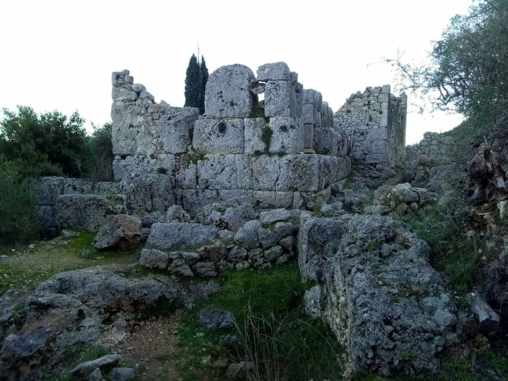 Arkeologlar Ithaca’daki Odysseus Tapınağı’nı Açtılar: Efsane ve Tarihe Dayanan Anıtsal Bir Keşif