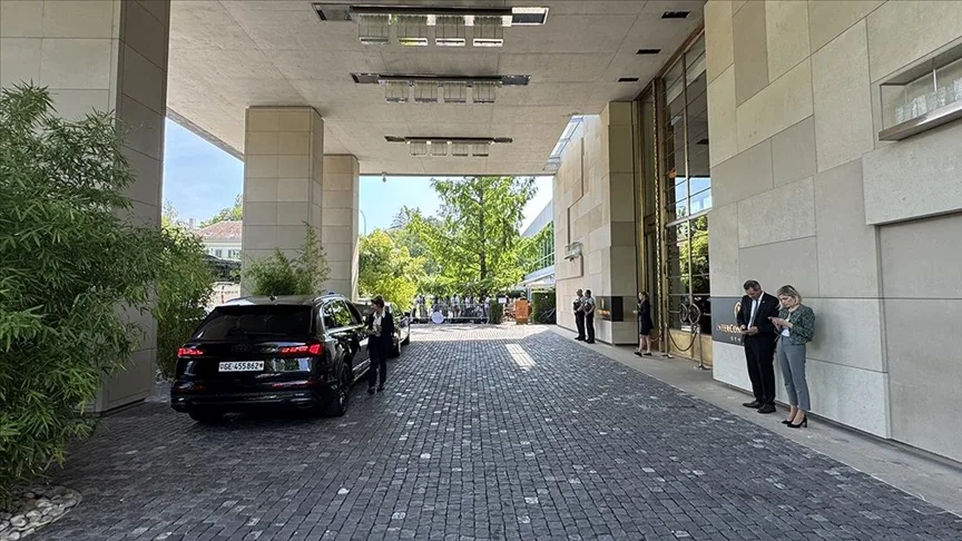 İran ile Almanya, Fransa ve İngiltere arasındaki üst düzey katılımlı toplantı Cenevre’de yapıldı.