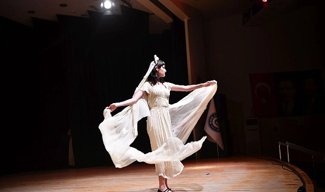 EÜ’de 70. Yıla özel görkemli defile