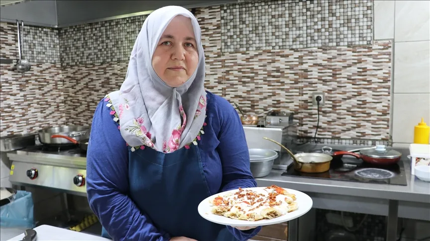 Bursa’da kadınlar el emeklerini kahvaltı salonunda gelire dönüştürdü