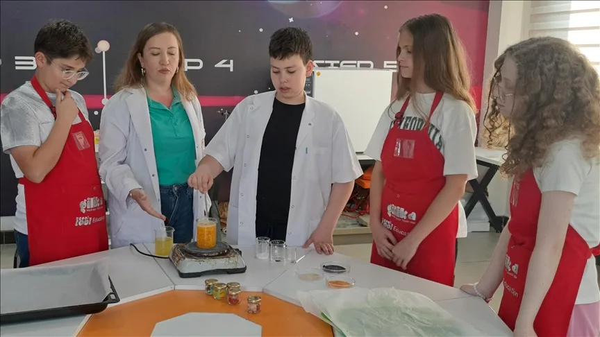 Sakarya’da öğrenciler bal kabağından çevre dostu biyoplastik üretti