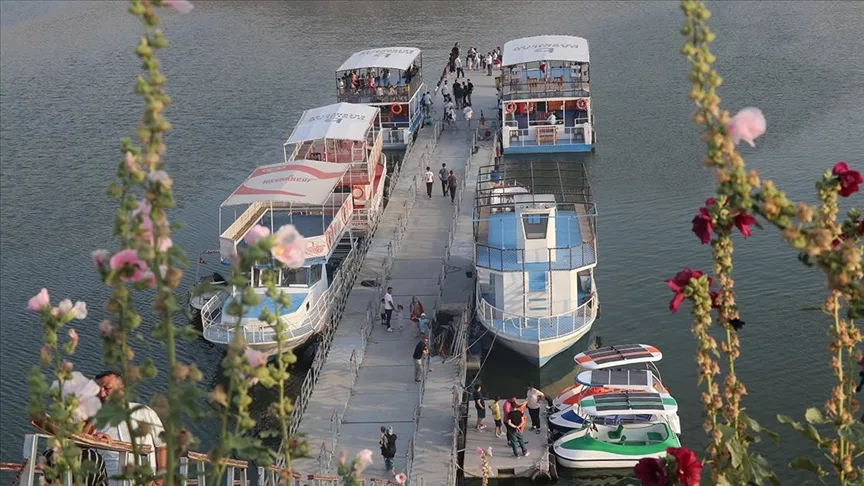 Tarihi Hasankeyf ilçesi bayramda 125 bini aşkın misafir ağırladı