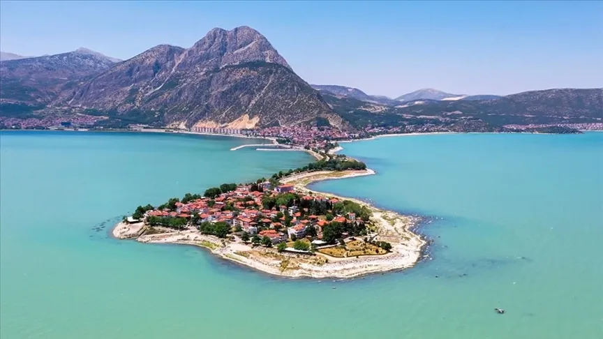 “Burası bir zamanlar Eğirdir Gölü’ydü dememek için”