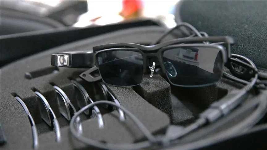 Genç girişimcinin tasarladığı akıllı gözlük görme engellilere sesli rehberlik yapacak