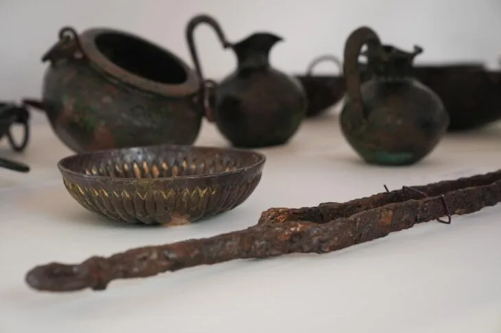 Türkiye’nin Gordion Antik Kenti’nde Ortaya Çıkarılan Frig Kraliyet Mezarı: Simgesel Bir Keşif