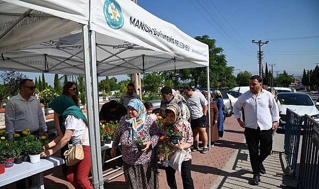 Bayramda Çiçekler Büyükşehir’den