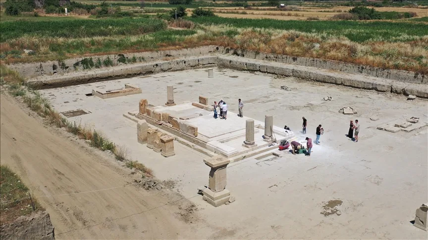 Magnesia Antik Kenti’nin en büyük meydanı gün ışığına kavuşuyor