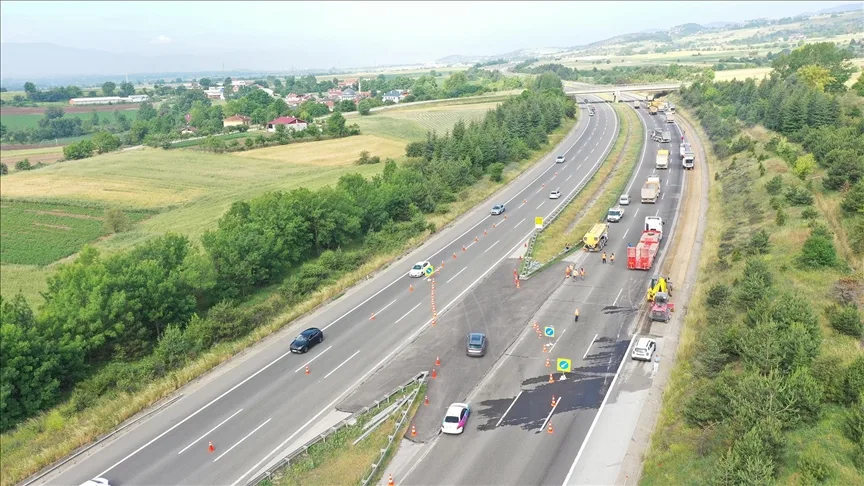 Anadolu Otoyolu’nun Bolu kesiminde üstyapı onarım çalışması başladı