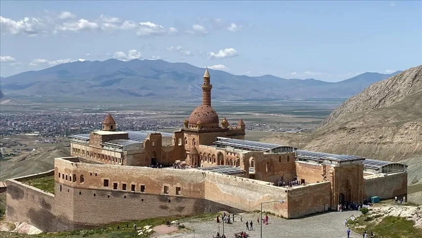 İshak Paşa Sarayı bayramda ziyaretçilerini ağırladı