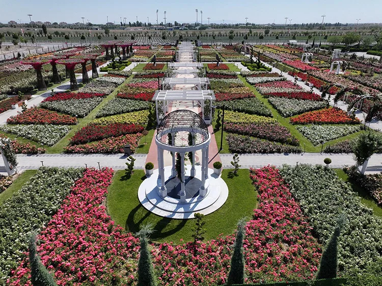 Konya’da 190 türün bulunduğu Karatay Mevlana Gül Parkı yeni sezonunu açtı