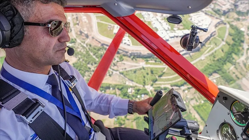 Gökyüzüne sevdalanan nalbur, evini, iş yerini ve aracını satıp pilot oldu