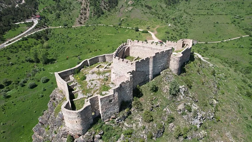 Gümüşhane’de tarihi kalelere ulaşımı sağlayan yollarda çalışma başlatıldı