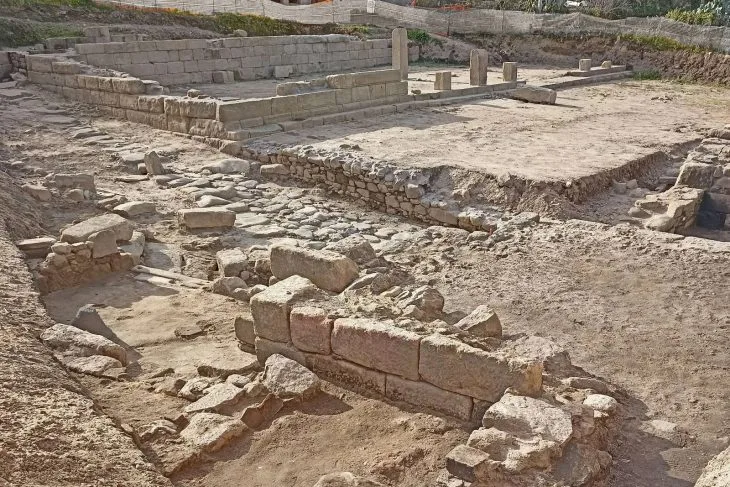 Arkeologlar, Sicilya’daki Greko-Romen döneminden kalma heybetli bir stoanın kalıntılarını ortaya çıkardılar