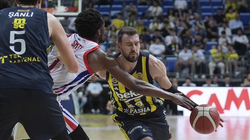 Fenerbahçe Beko, Bahçeşehir Koleji’ni mağlup ederek seride 1-0 öne geçti