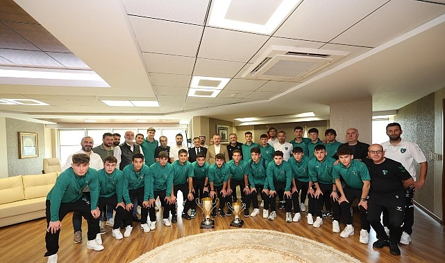 Kocaelispor’un şampiyon gençleri Büyükakın’a geldi