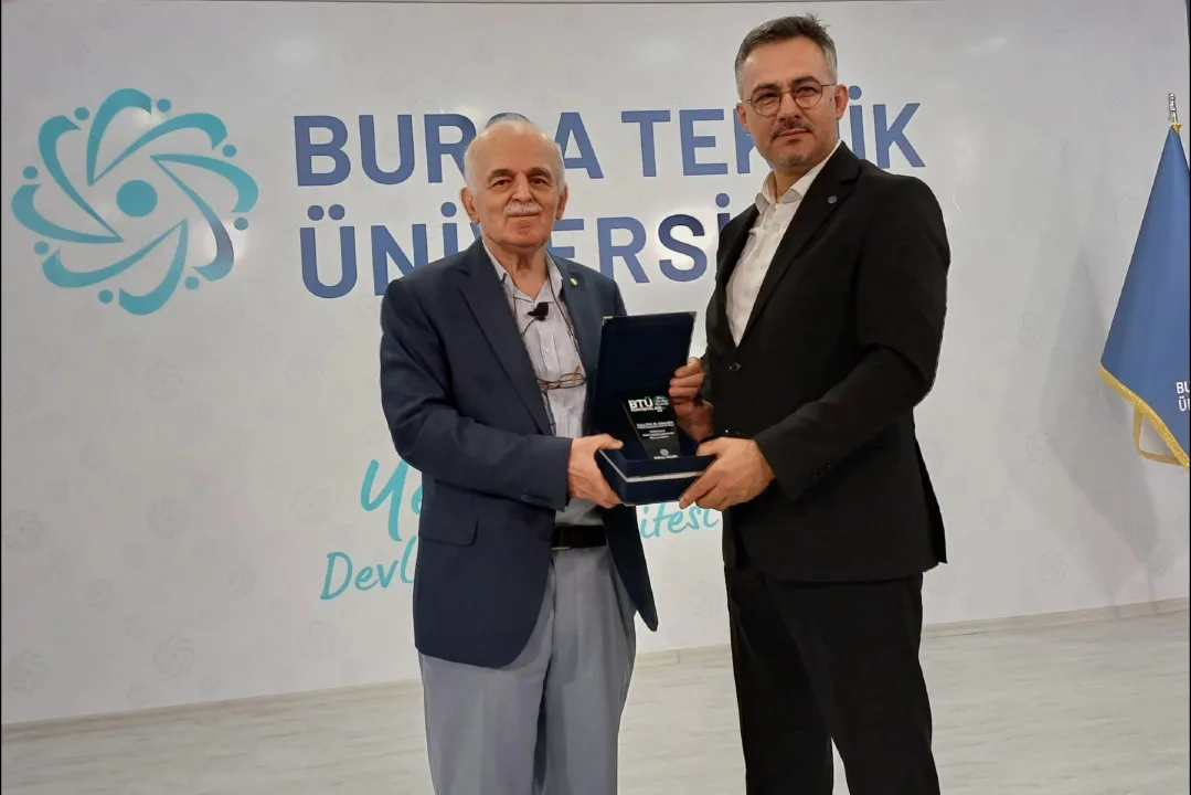 Bilim Dili Türkçe Olmalı, Kendi Mirasımıza Sahip Çıkmalıyız!